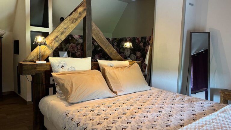 Suite parentale de nuit, réservation de nuitées dans une maison à la campagne avec espace bien-être, jacuzzi et sauna entièrement privatif.