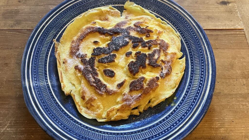 Grosse crêpe, le crapiau, proposé dans notre menu, réservation de nuitées dans une maison à la campagne avec espace bien-être, jacuzzi et sauna entièrement privatif.